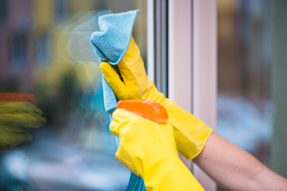 Najlepsze sposoby na mycie okien