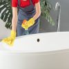 Zacieki na wannie i umywalce – jak je usunąć?