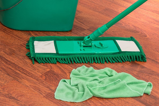 Mycie podłogi – Kluczowe wskazówki dla czystego i lśniącego wnętrza