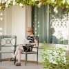 Jak wybrać idealne miejsce na odpoczynek w ogrodzie – poradnik